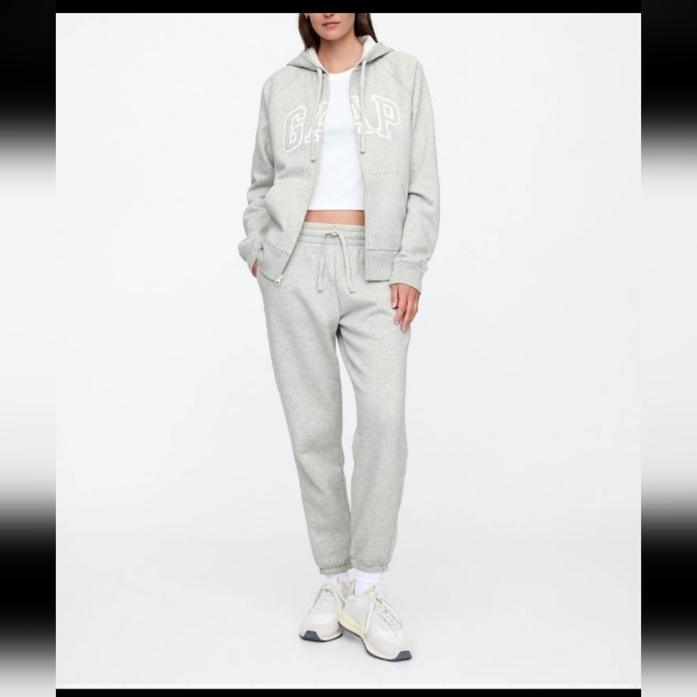 GAP Women's Light Gray Jogger Pants & Jacket Set